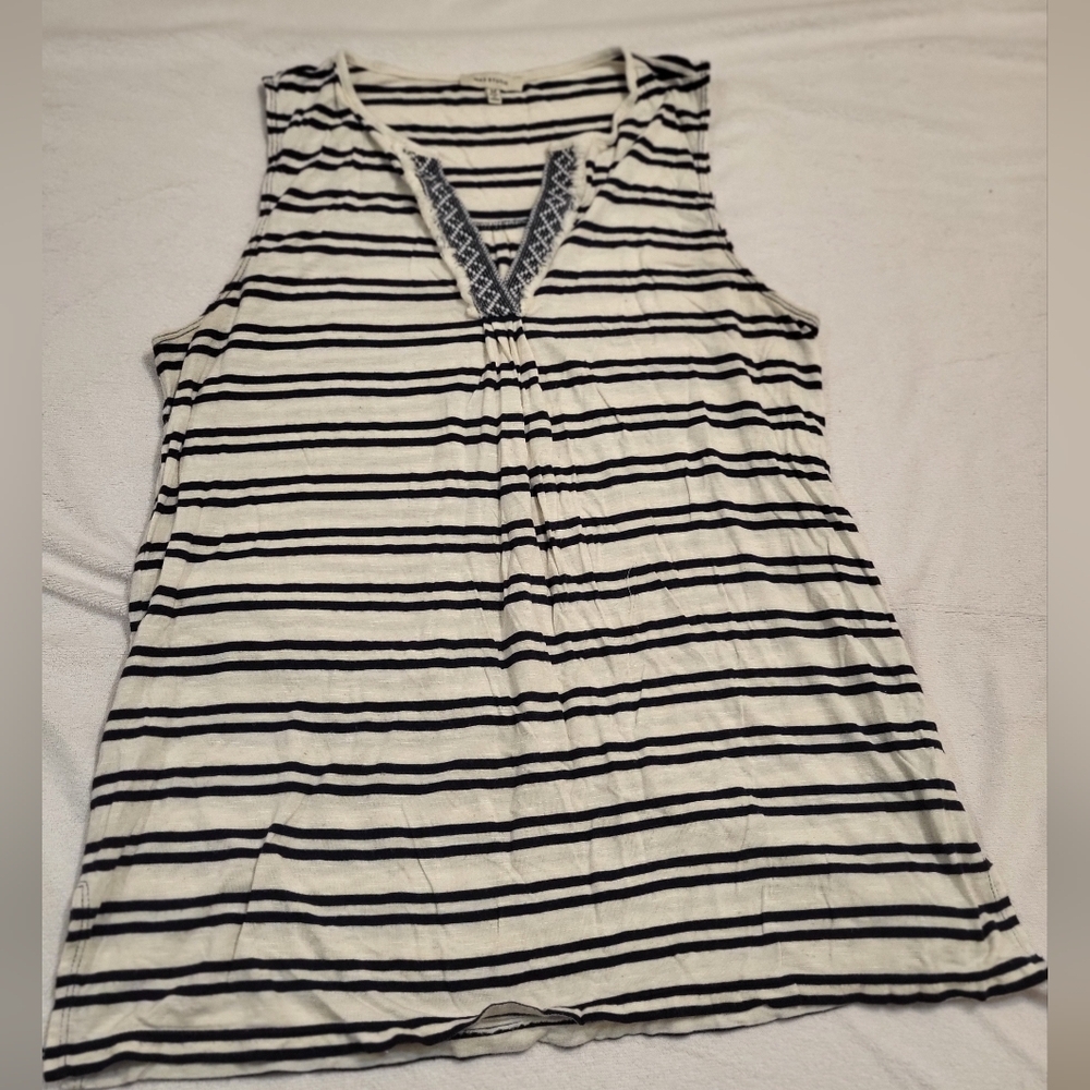 Size Medium Clothing Lot - Picture 11 of 16